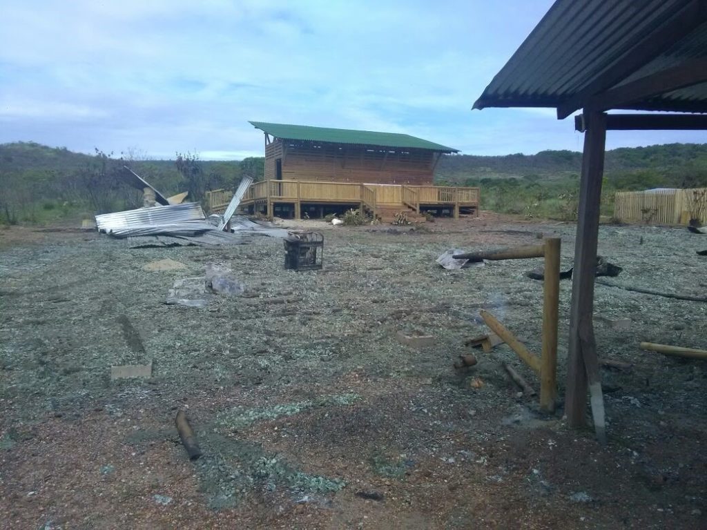 EL GOBIERNO DEL META RECHAZÓ LA DESTRUCCIÓN DE LA CABAÑA PARA VISITANTES DE CAÑO CRISTALES, EN LA MACARENA