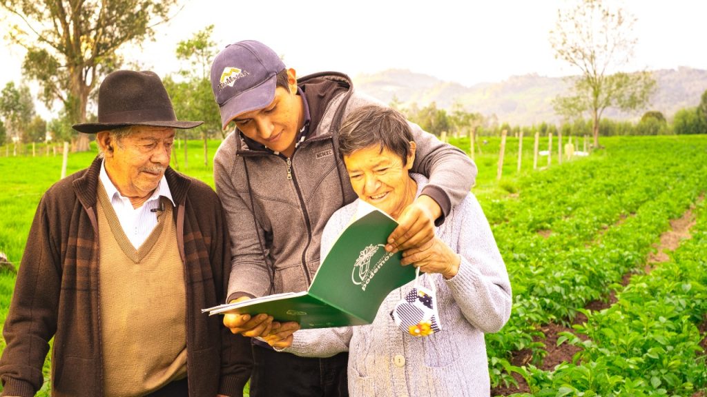 NUEVAS OPORTUNIDADES PARA 150 PRODUCTORES CAMPESINOS DE PAIPA, GRACIAS A LA TITULARIZACIÓN DE SUS PREDIOS