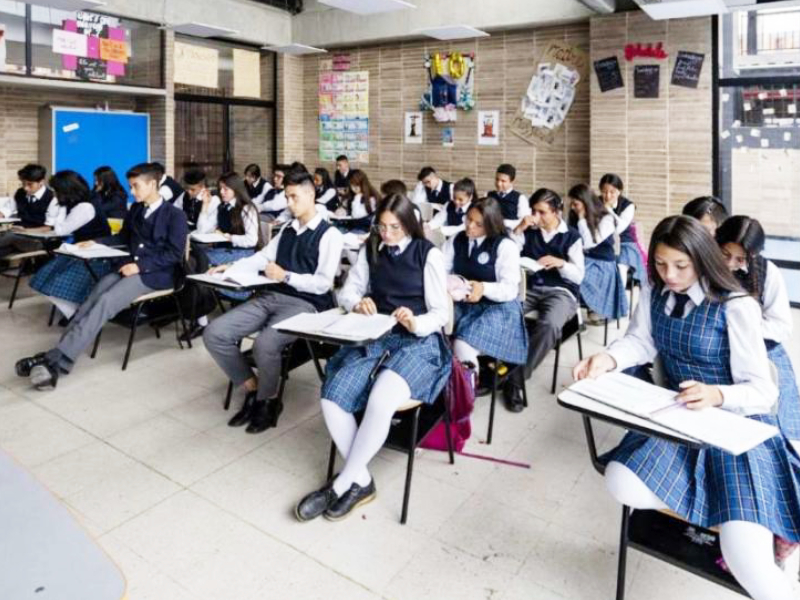 Alumnos de colegios públicos subieron 4.6 puntos en promedio de pruebas Saber 11