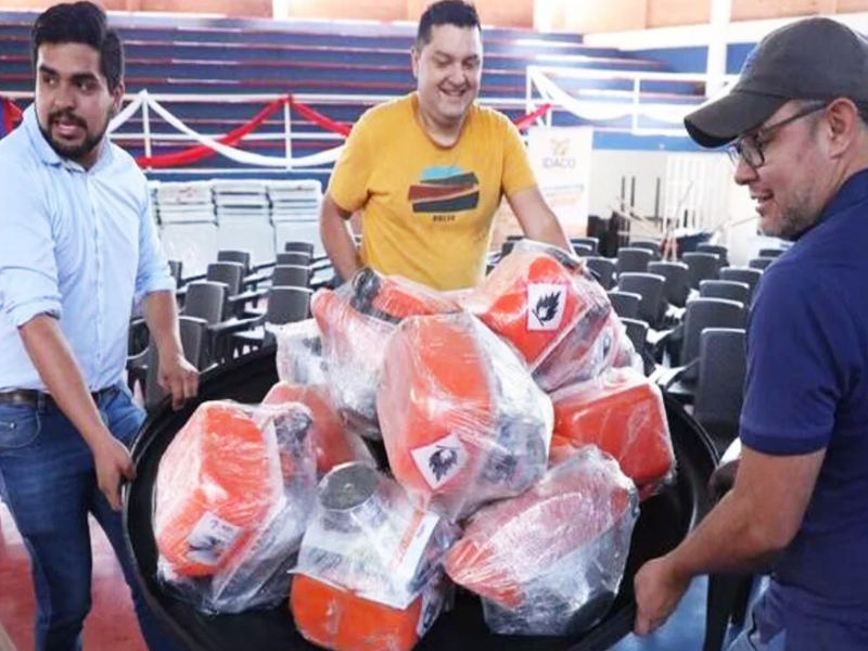 Productores de El Guavio reciben 800 equipos de ‘Cosechando Ando’