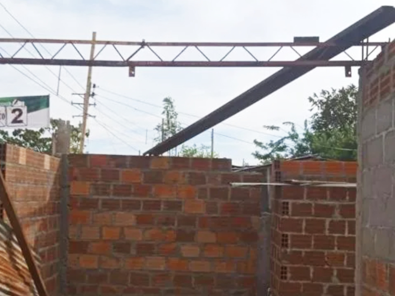 Jóvenes hacen ‘vaca’ para construir una escuela