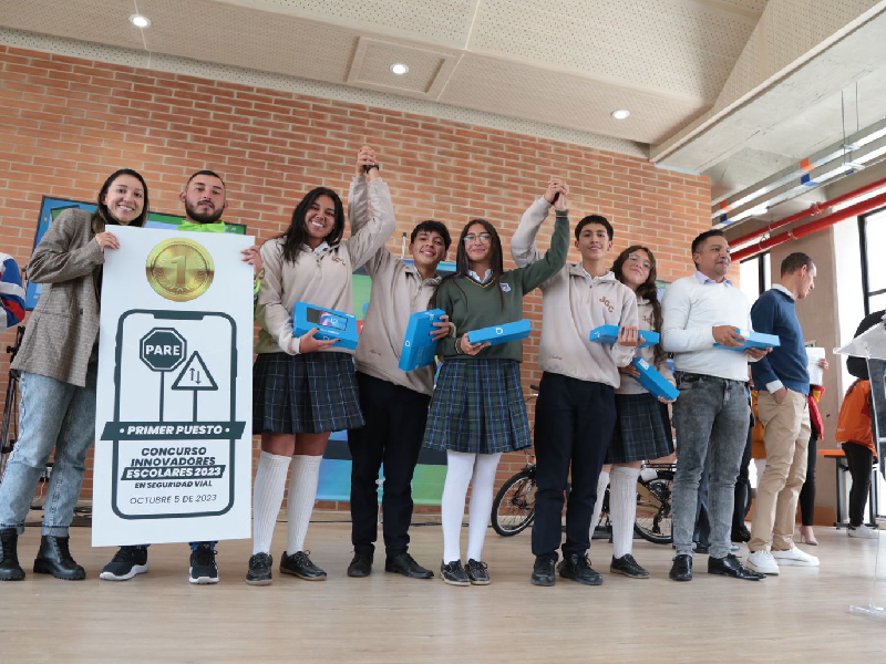 Bogotá premió a estudiantes por sus proyectos en movilidad y seguridad vial