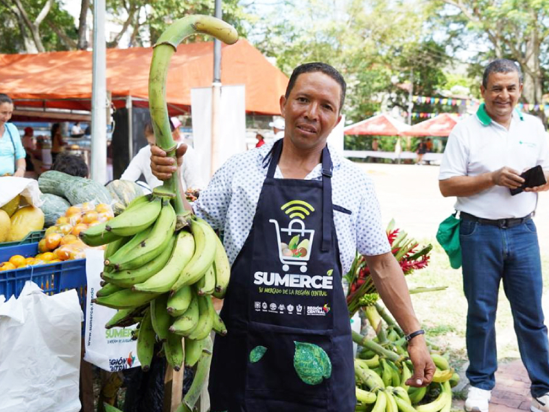 La RAP-E promueve los mercados campesinos como forma de comercialización directa, sin intermediarios