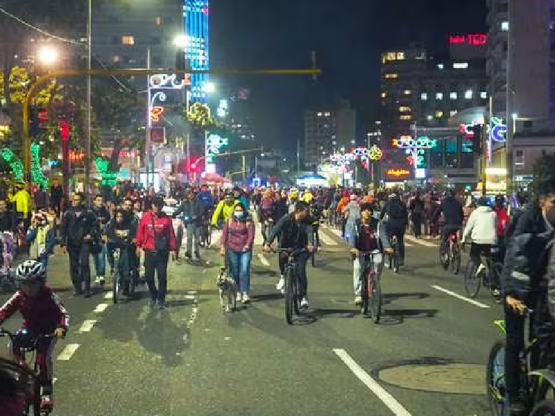 A rodar en la ciclovía nocturna en Bogotá el 14 de diciembre: horarios y actividades