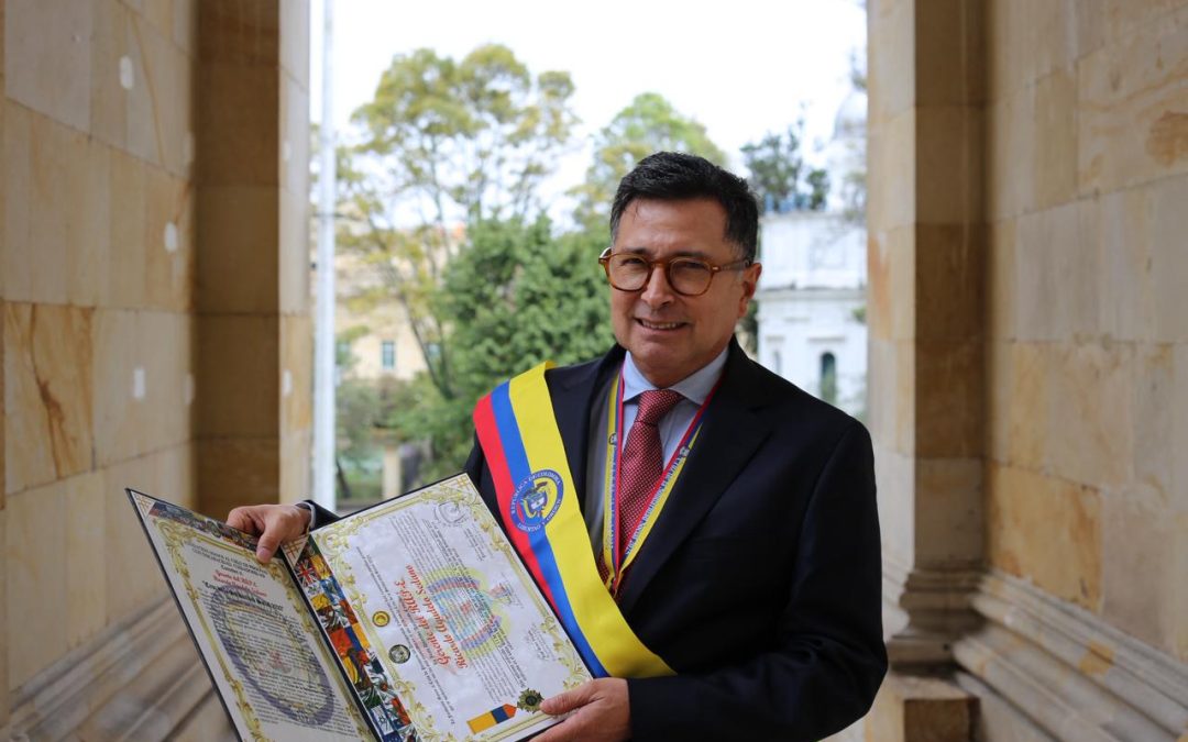 Gerente de la RAP-E, Ricardo Agudelo Sedano, recibió reconocimiento por su compromiso con el desarrollo regional