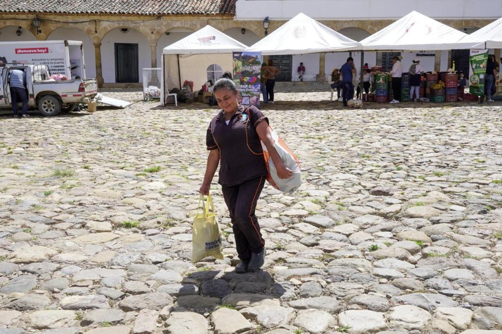 De residuos a alimento: en Villa de Leyva, 2.5 toneladas de reciclaje se cambiaron por 5 toneladas de pera boyacense