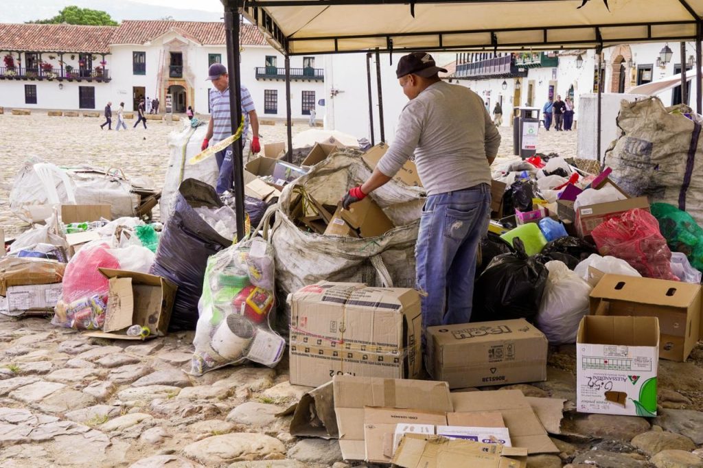 De residuos a alimento: en Villa de Leyva, 2.5 toneladas de reciclaje se cambiaron por 5 toneladas de pera boyacense