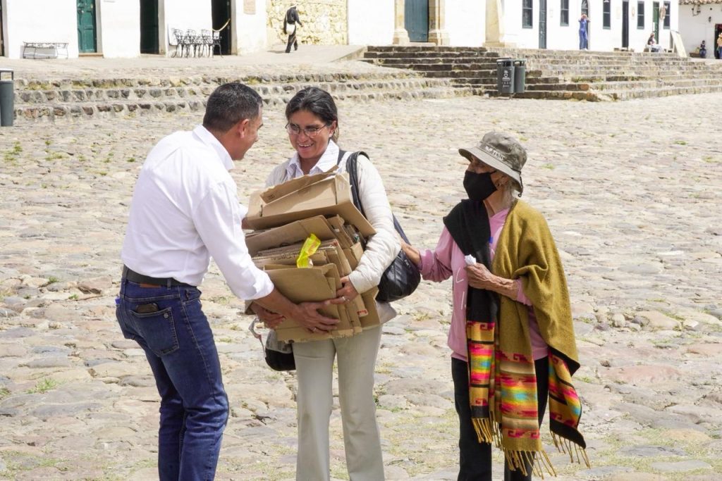 La jornada, liderada por la RAP-E Región Central y la Gobernación de Boyacá, se realizará el próximo martes 2 de junio en la Plaza de Bolívar de Tunja, promoviendo el aprovechamiento de residuos reciclables, el consumo local y el apoyo a los productores campesinos.