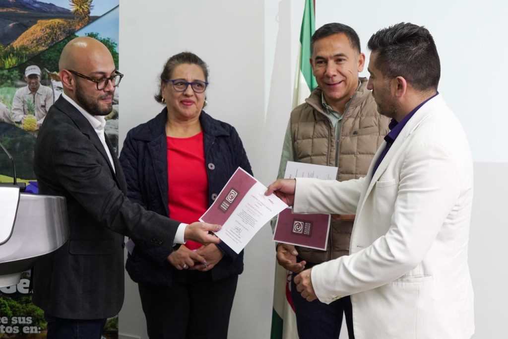 Catorce (14) operadores turísticos de Boyacá, Cundinamarca, Huila y Tolima recibieron el Distintivo de Buenas Prácticas de Calidad Turística Colombia, en el marco del Sistema Territorial de Calidad Turística (SITCAT), una apuesta liderada por la RAP-E Región Central y el Viceministerio de Turismo para fortalecer la competitividad y sostenibilidad del sector en los territorios.