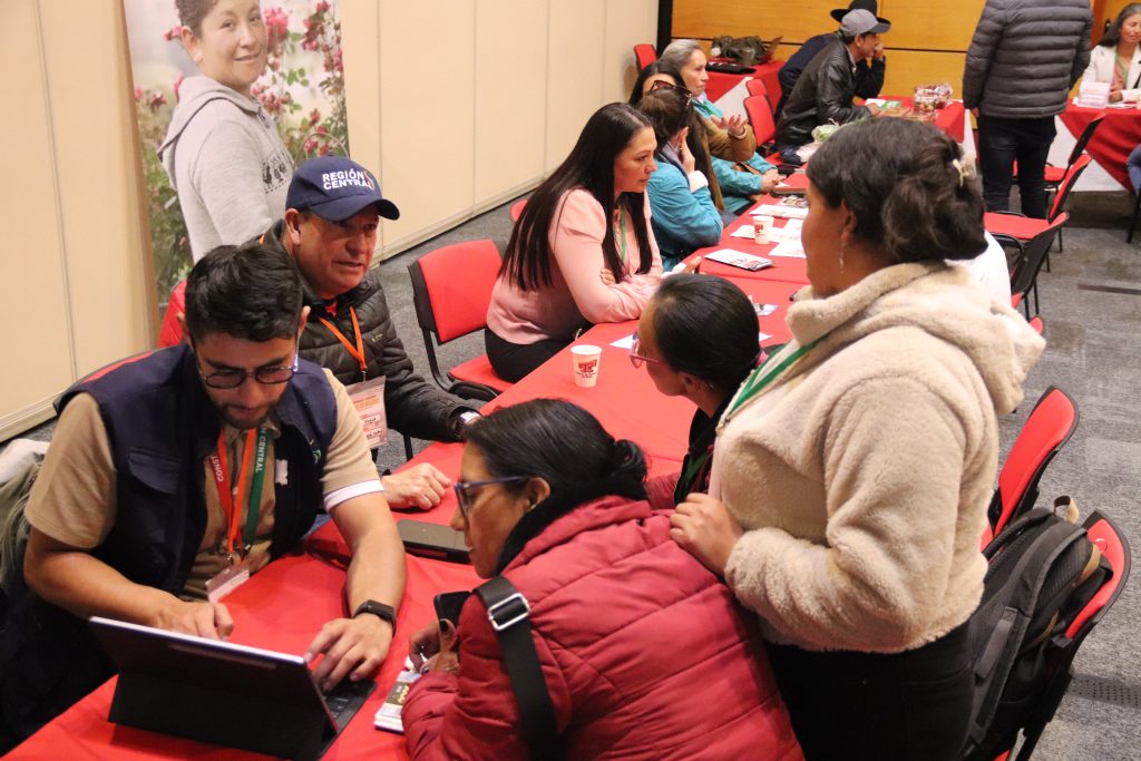 Tres asociaciones de mujeres rurales fortalecen su acceso a nuevos mercados con el apoyo de la RAP-E Región Central