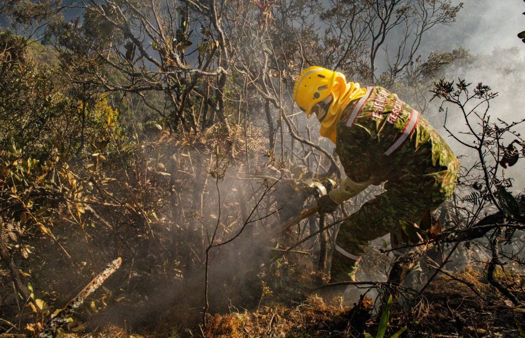 Menos lluvias y más calor elevan el riesgo de incendios y desabastecimiento de agua en la Región Central